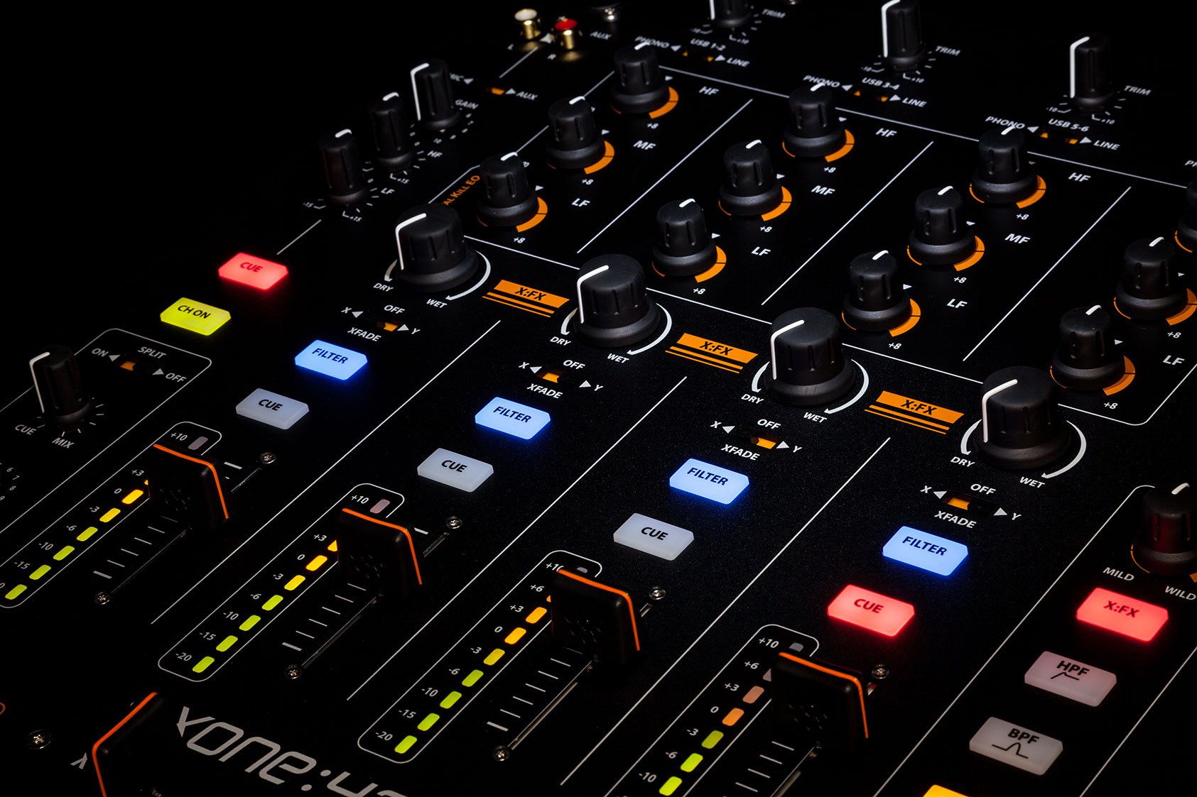Allen & Heath Xone 43C 4 Canaux + Carte Son Intégré