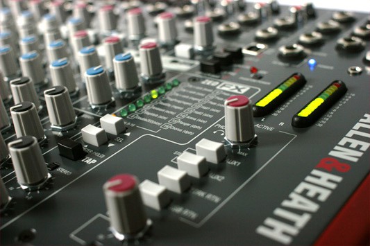 Allen & Heath ZED-22FX Console de Mixage Polyvalente