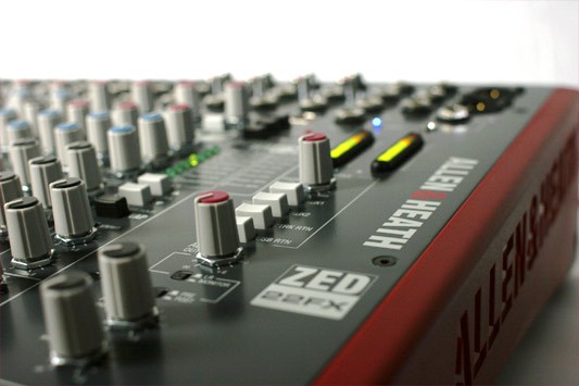 Allen & Heath ZED-22FX Console de Mixage Polyvalente