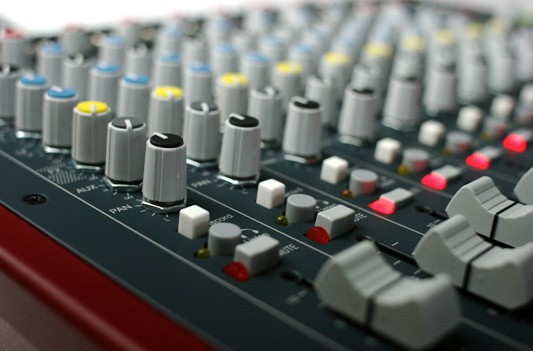 Allen & Heath ZED60-14FX Console de Mixage Polyvalente