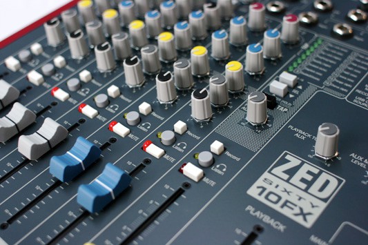 Allen & Heath ZED60-10FX Console de Mixage Polyvalente