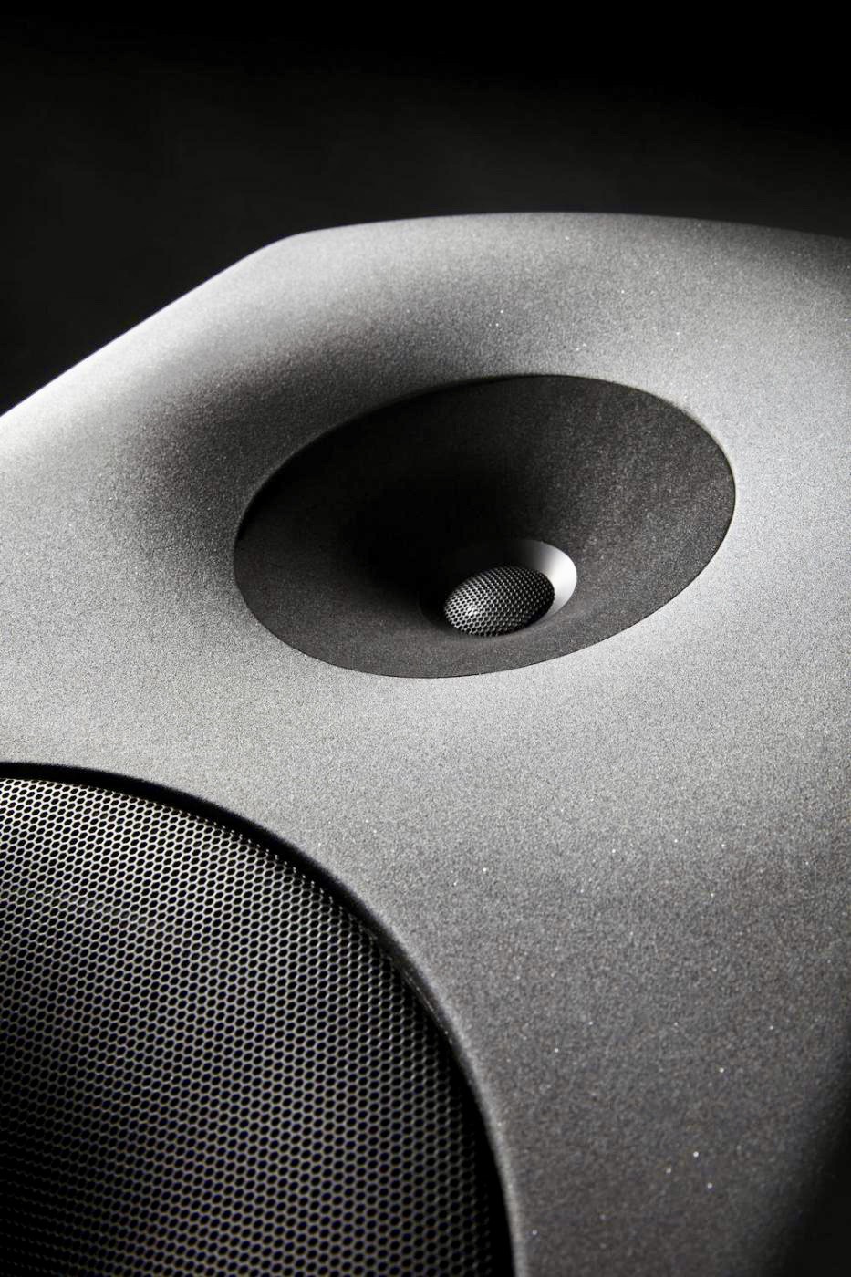 GENELEC 8260 APM Enceinte Active de Monitoring avec DSP Intégré (La Paire)