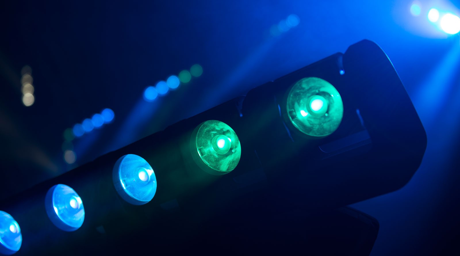 CHAUVET Rogue™ R1 FX-B Projecteur Beam à 5 Têtes Mobiles LED RGBW 5 x 15 Watts