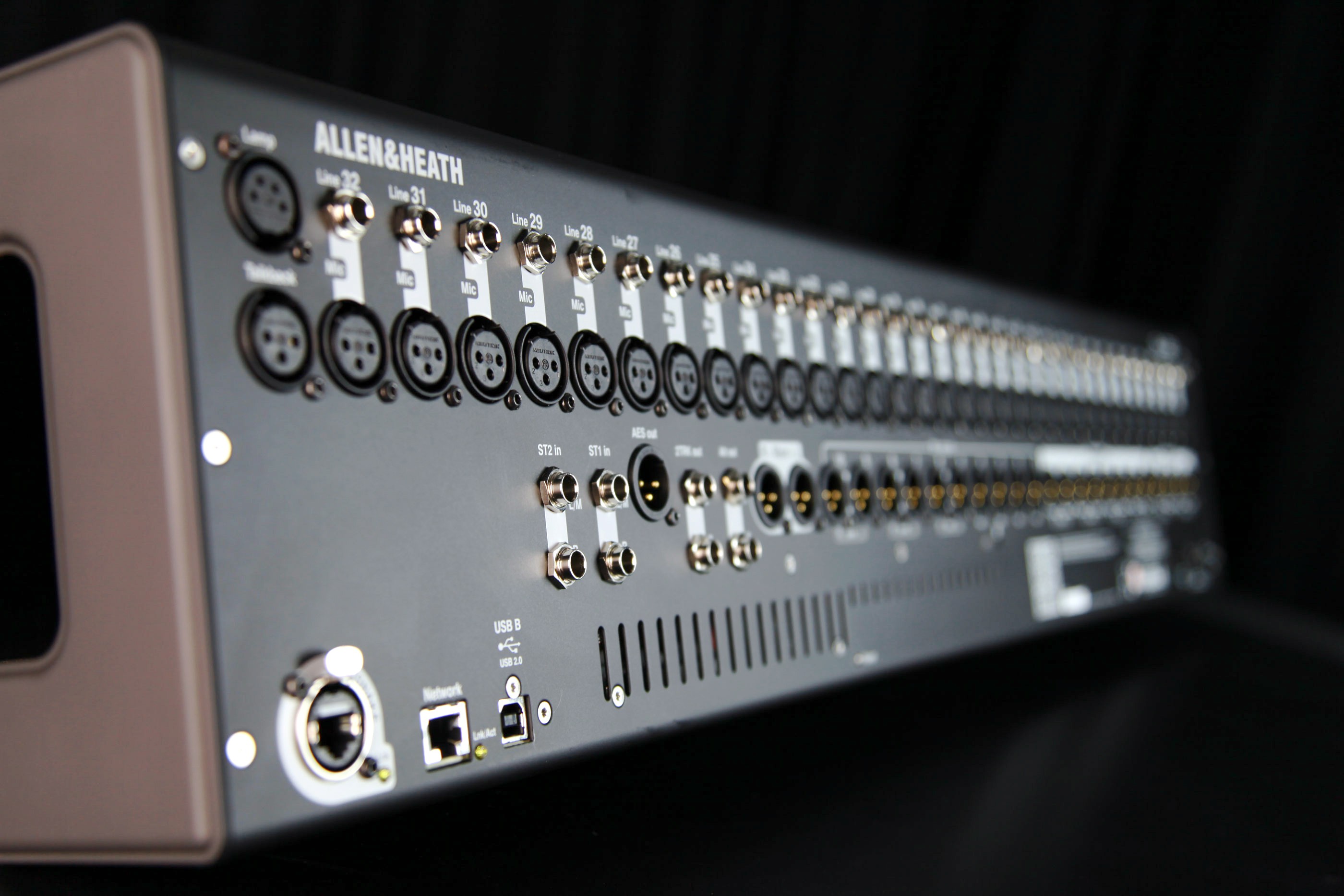 Allen & Heath QU-32 Console Numérique 38 in/28 out