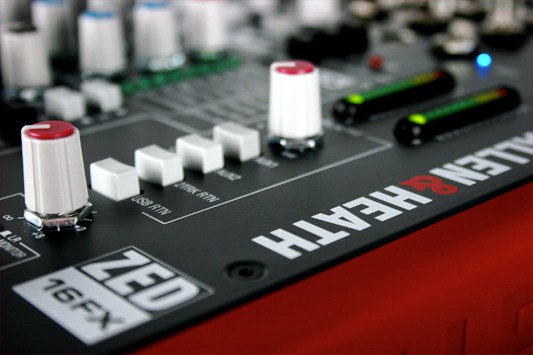 Allen & Heath ZED-16FX Console de Mixage 10 Entrées
