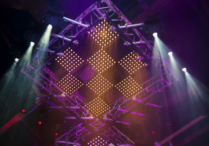 CHAUVET Rogue™ R2 Lyre Wash LED RGBW 19x15W 