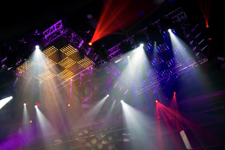CHAUVET Rogue™ R2 Lyre Wash LED RGBW 19x15W 
