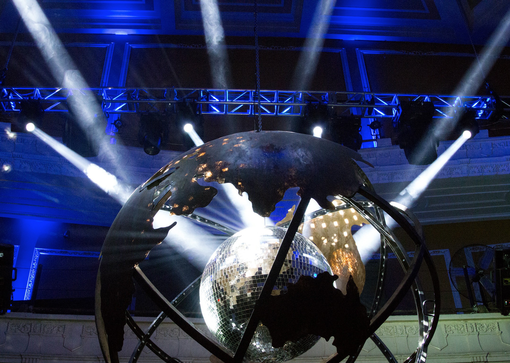 CHAUVET Rogue™ R1 Lyre Beam LED 132W  