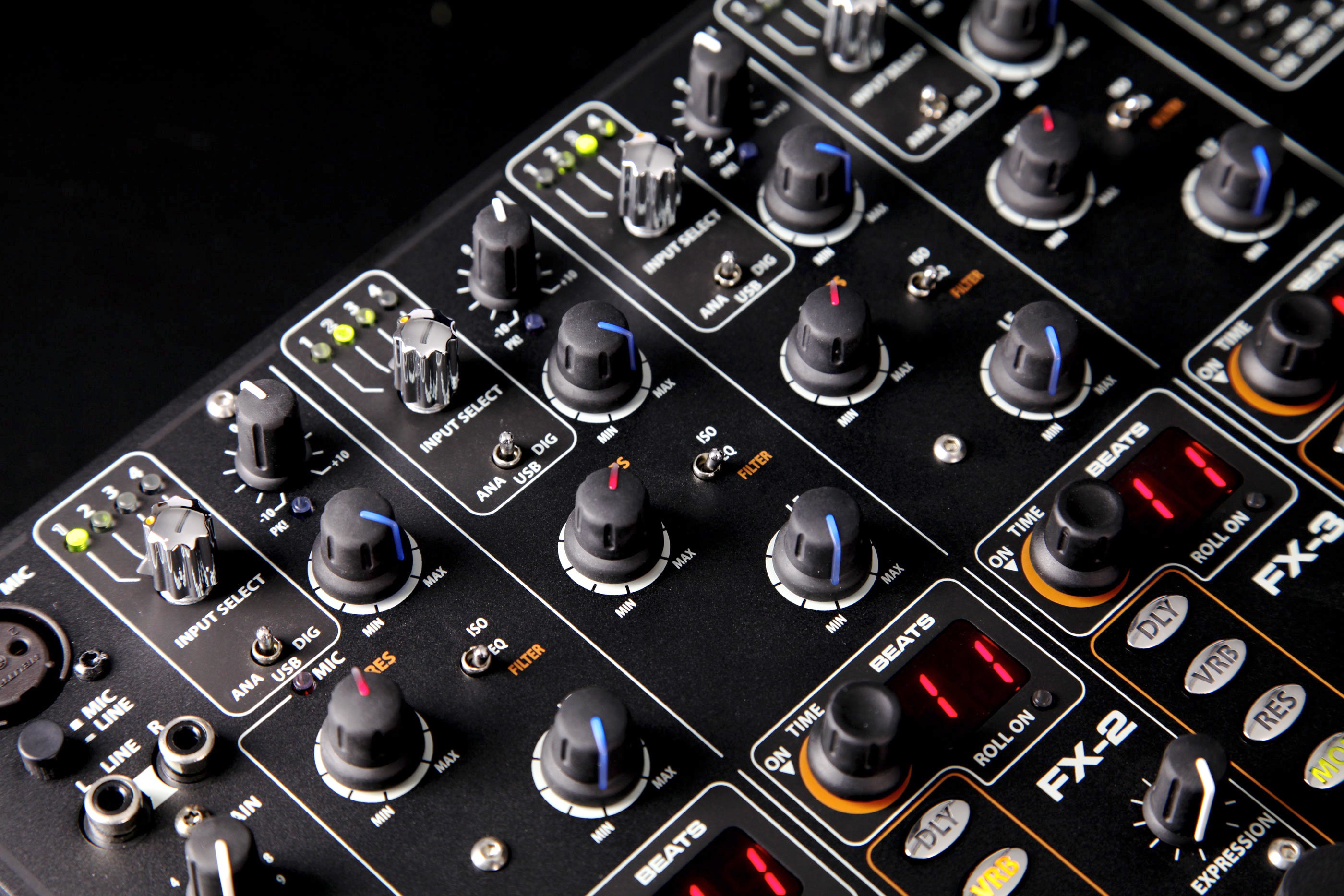 Allen & Heath Xone DB4 Digital Fx DJ Mixer