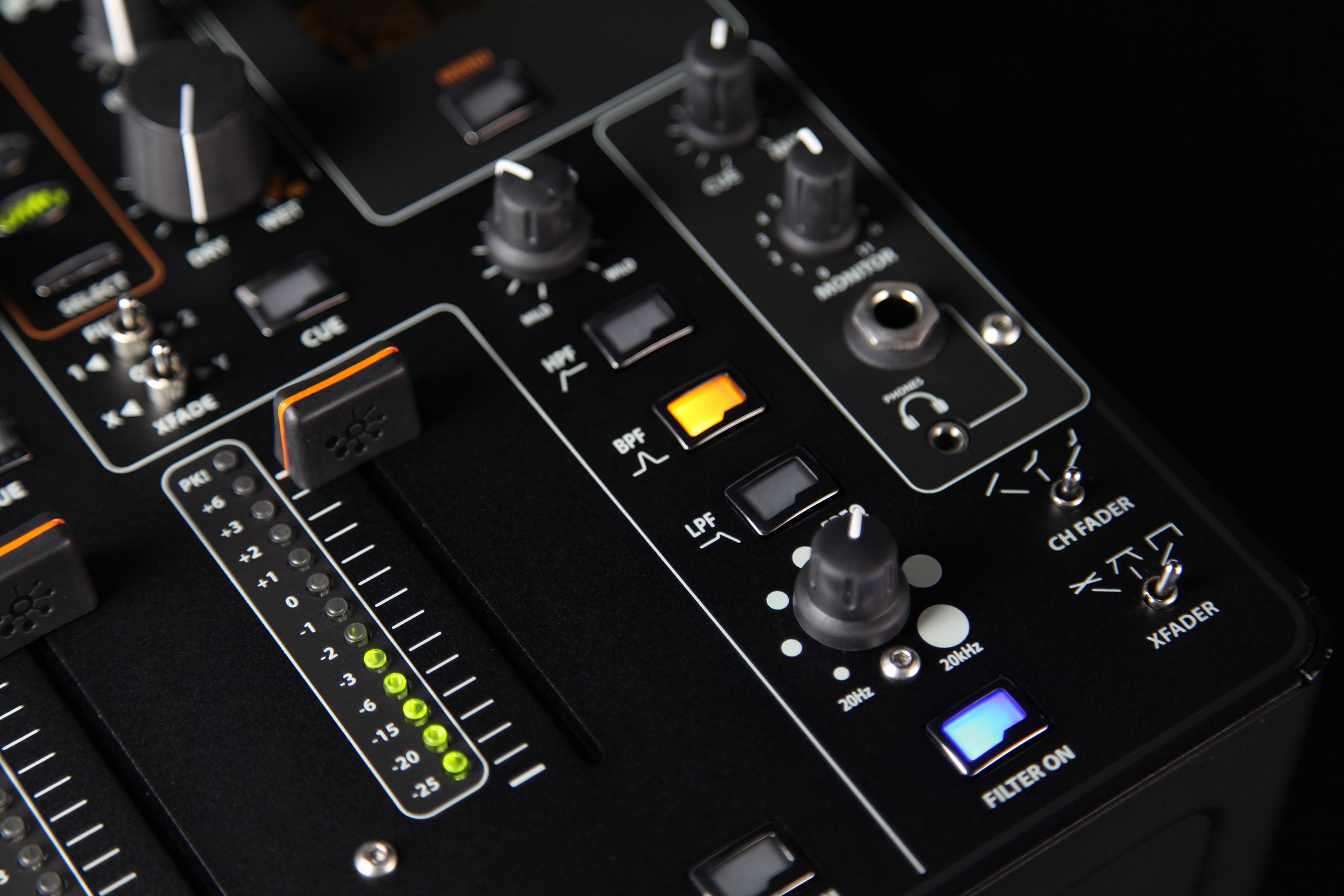 Allen & Heath Xone DB4 Digital Fx DJ Mixer
