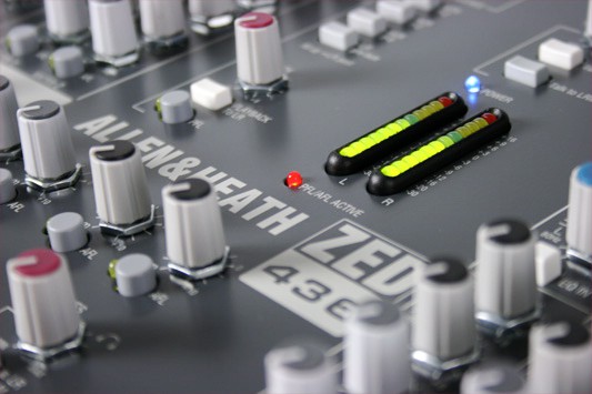 Allen & Heath ZED-436 Console de Mixage 4 Bus 32 Entrées