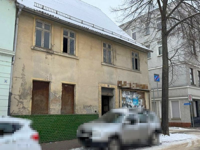 Außenansicht vorne — Unbekannt in Calbe, Schloßstraße 105