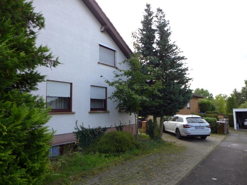 Seitenansicht — Zweifamilienhaus in Bad Nauheim - Rödgen, Am Ellenberg 3 a, verbunden mit