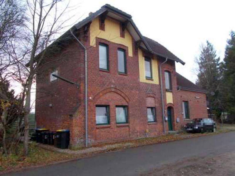 Seitenansicht — Unbekannt in Timmaspe, Bahnhofsstraße 1, 3
