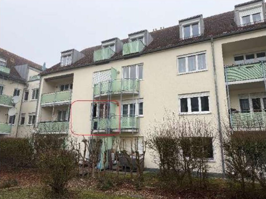 Außenansicht eines Mehrfamilienhauses mit Balkonen und Dachgauben in Tegernheim, Von-Heyden-Str. 6