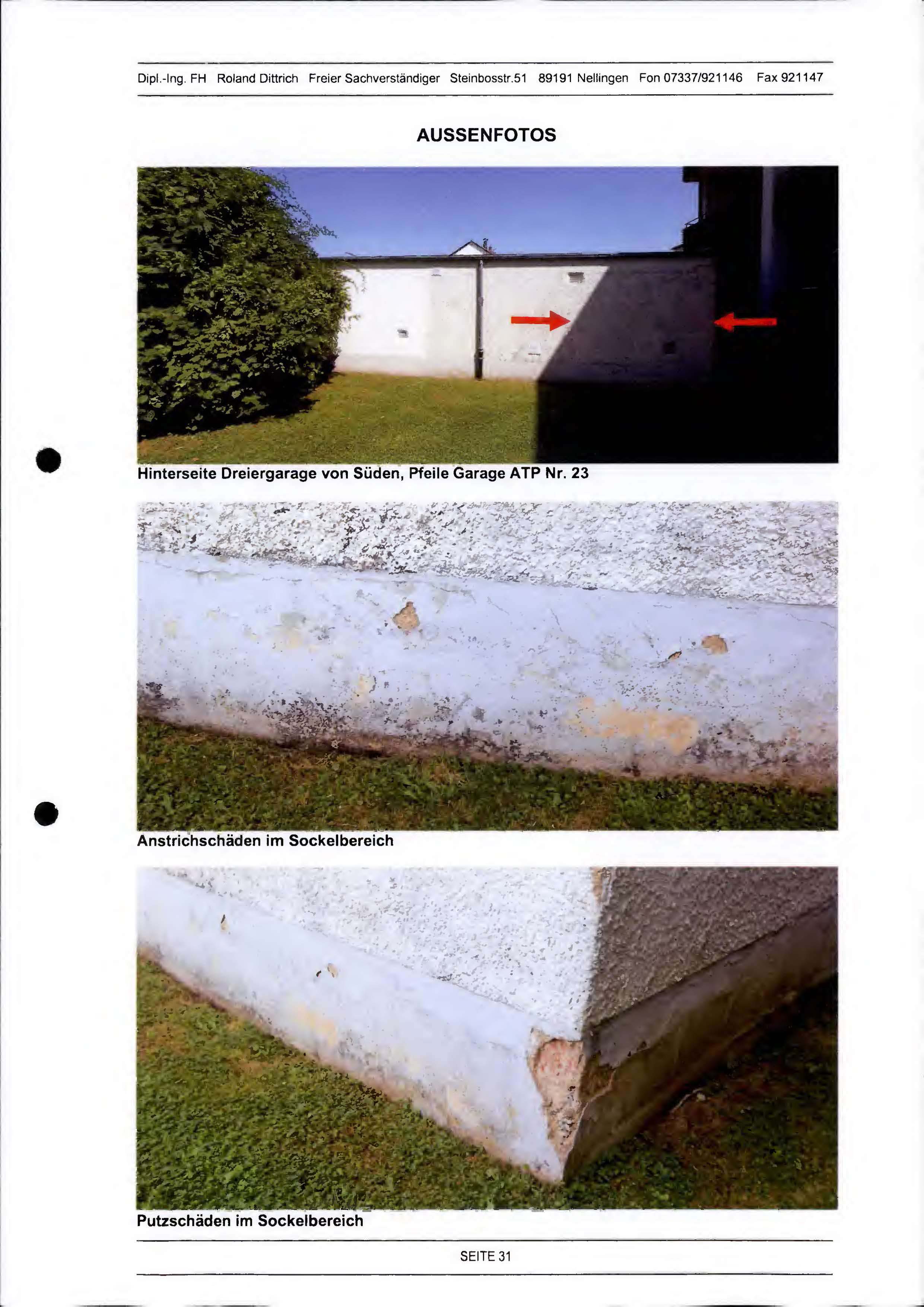 Außenansicht der Hinterseite einer Dreiergarage mit Pfeilen auf Garage ATP Nr. 23; Anstrich- und Putzschäden im Sockelbereich sichtbar