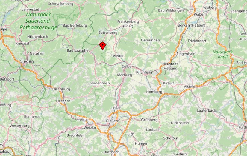 Karte mit rotem Marker bei Engelbach, 35216, Pferdsbach 9, im Naturpark Sauerland-Rothaargebirge, Lage zwischen Bad Laasphe und Wetter