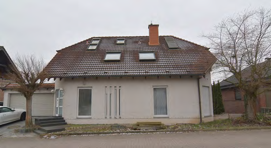 Einfamilienhaus mit Satteldach, Dachfenstern und Eingangstreppe, Ansicht von vorne, Altes Dorf 4, Sarstedt