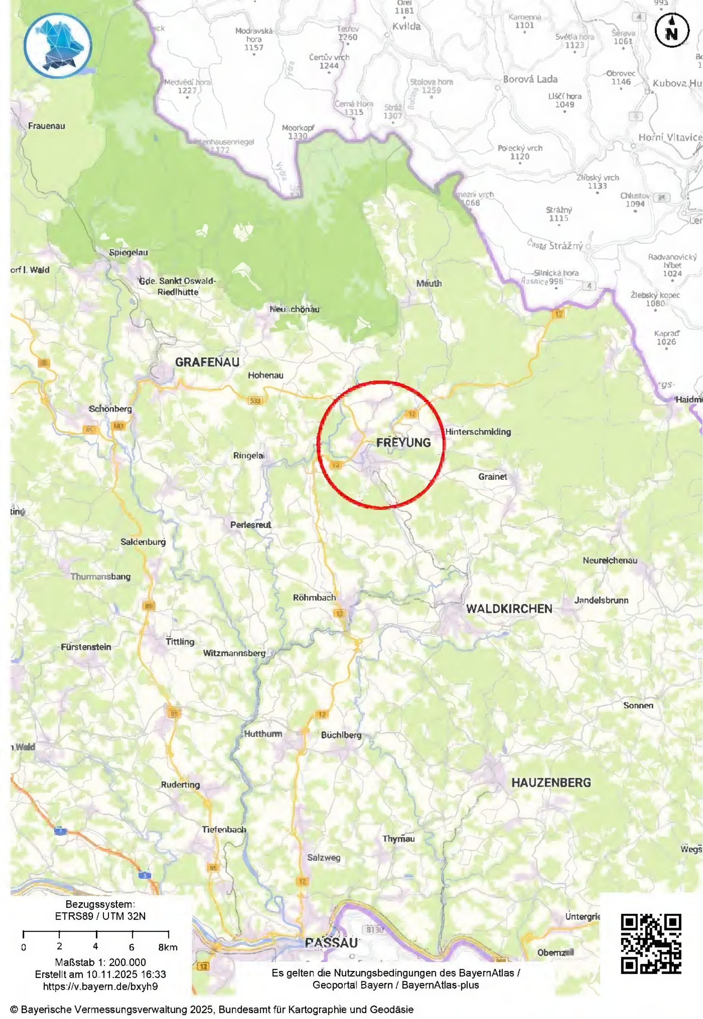 Lagekarte von Freyung in Bayern mit umliegenden Gemeinden, Straßen und topografischen Merkmalen. Der Ort Freyung ist durch einen roten Kreis hervorgehoben