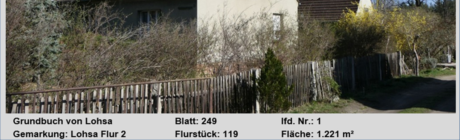 Gartenbereich mit Holzzaun, Sträuchern und Bäumen vor einem Gebäude in Lohsa, Flur 2, Flurstück 119