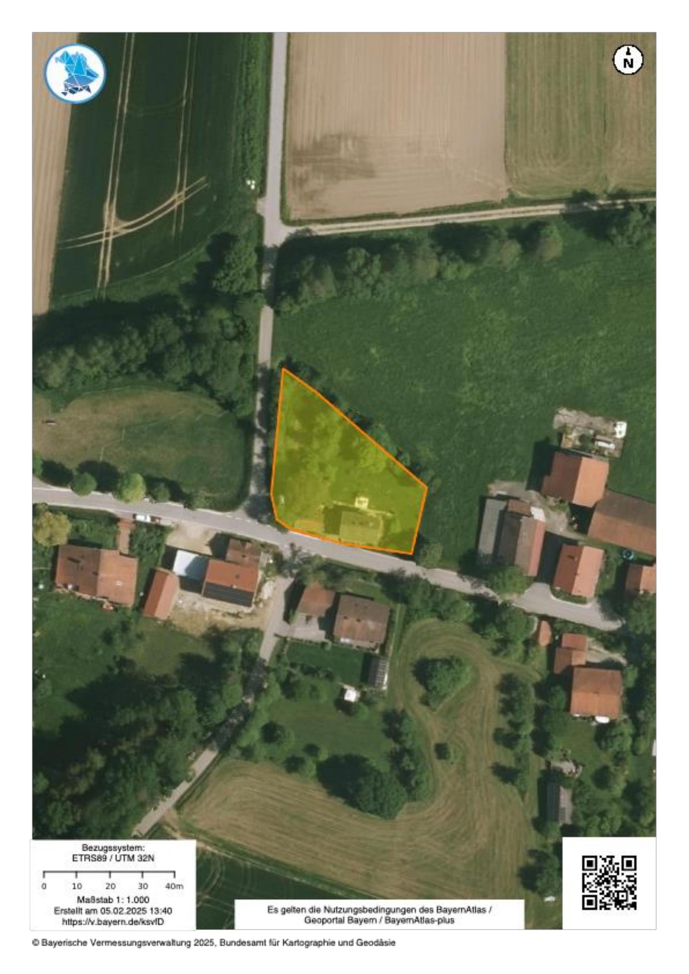 Luftbild des Grundstücks Volksdorf 22 in Falkenberg mit markierter Parzelle, umgeben von Wegen, Feldern und Wohnhäusern