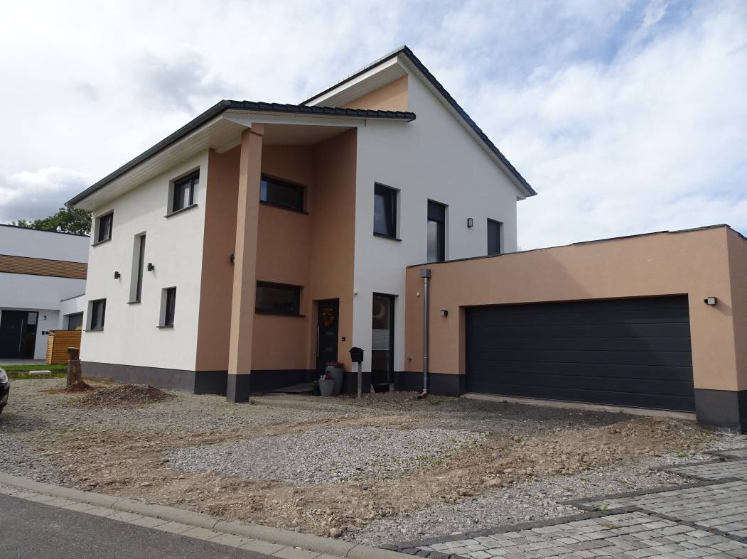 Einfamilienhaus mit angebauter Garage und Einfahrt, Silberhausen, Dingelstädter Straße