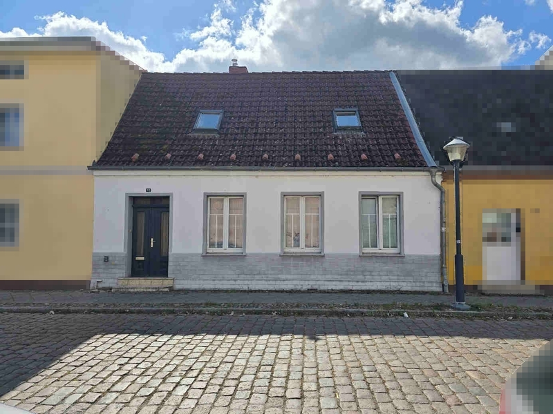 Außenansicht vorne — Reihenhaus in Demmin, Kahldenwallweg 32