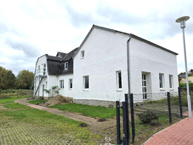 Seitenansicht — Mehrfamilienhaus in Laage OT Liessow, Breesener Chaussee 1, 1a-1c