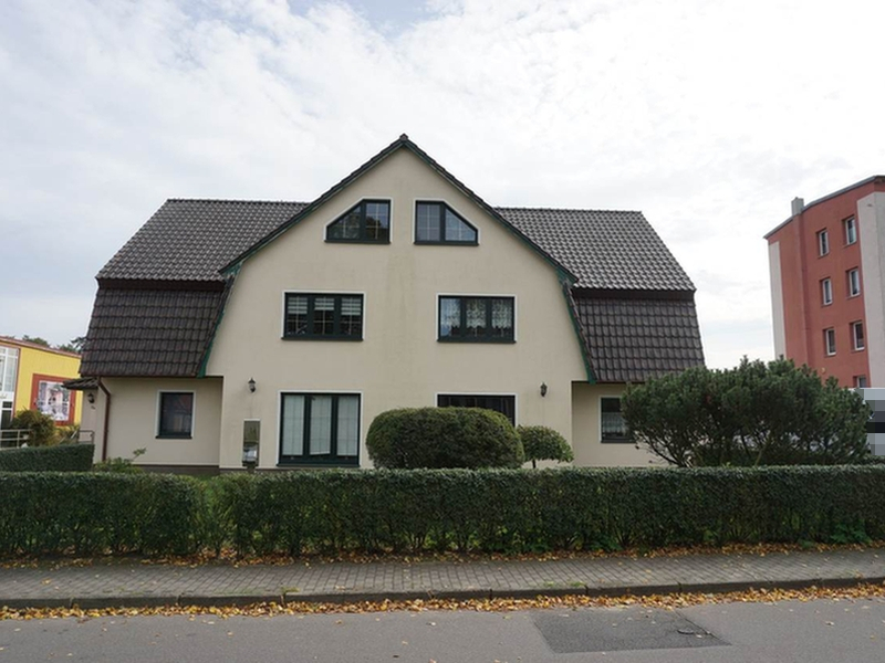 Außenansicht vorne — Doppelhaushälfte in Waren, Lindenstraße 9