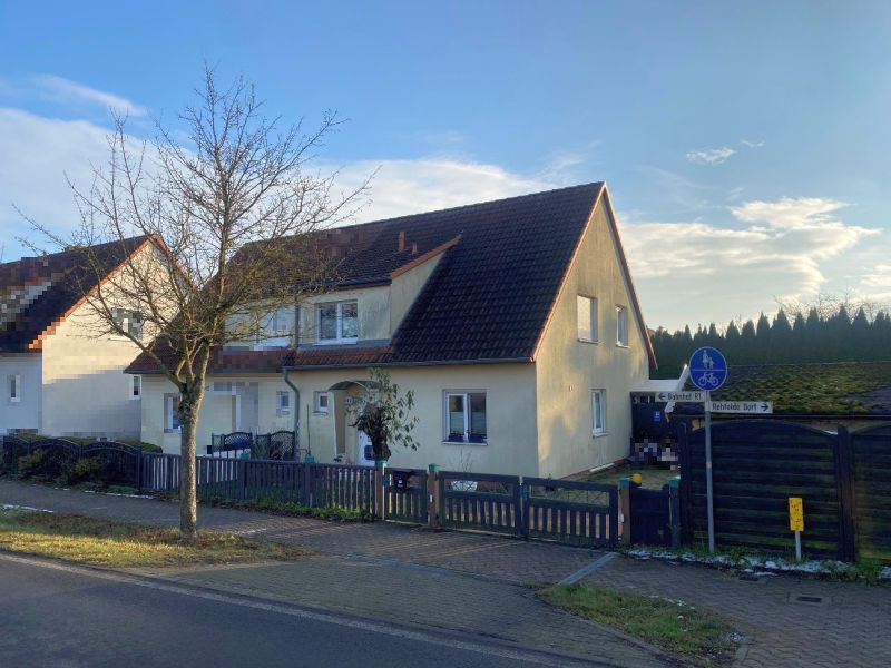 Außenansicht vorne — Doppelhaushälfte in Rehfelde, Ernst-Thälmann-Str. 105