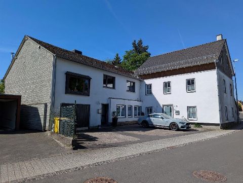 Außenansicht vorne — Zweifamilienhaus in Schieder-Schwalenberg, Niesetalstraße 36