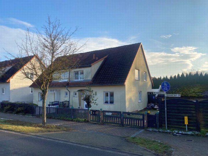 Außenansicht vorne — Doppelhaushälfte in Rehfelde, Ernst-Thälmann-Str. 105