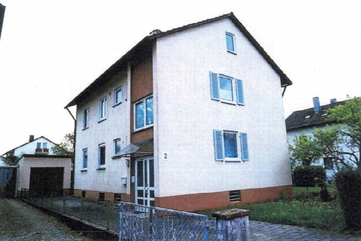 Außenansicht vorne — Zweifamilienhaus in Bad Friedrichshall, Eichenweg 2