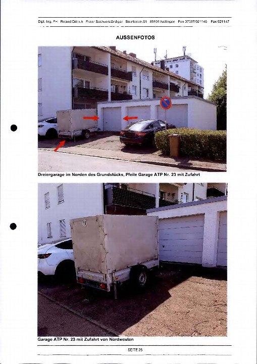 Dreiergarage im Norden des Grundstücks, Pfeile markieren Garage ATP Nr. 23 mit Zufahrt von Nordwesten, umgeben von Wohngebäude und geparkten Fahrzeugen