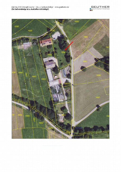 Luftbild eines landwirtschaftlich genutzten Grundstücks in Oberammergau, Nähe Romanshöhweg 1, mit Parzellennummern und roter Markierung