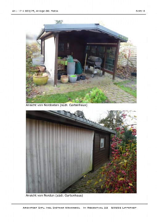 Ansicht des südlichen Gartenhauses von Nordosten und Norden; Holzkonstruktion mit Dachüberstand, Gartenmöbel, Pflanzgefäße und Ziegelweg im Vorgarten