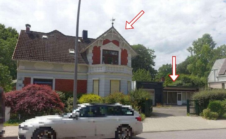Vorderansicht eines zweistöckigen Wohnhauses mit Satteldach, Balkon und Vorgarten in Hamburg-Rissen, Alte Sülldorfer Landstraße 401, 403