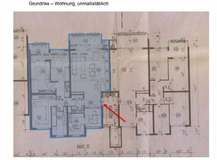 Grundriss einer Wohnung im Haus 32, Freiburger Allee 32, Böblingen, mit Wohnzimmer, Schlafzimmer, Küche, Bad und Balkon, unmaßstäblich dargestellt
