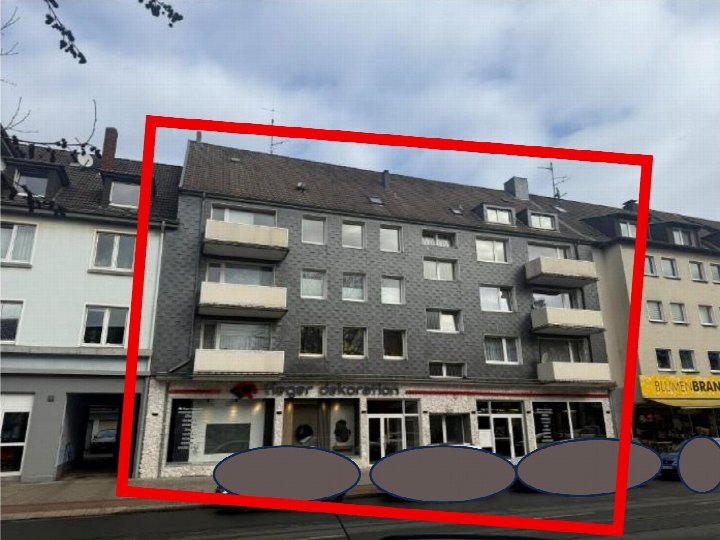 Fassade eines Mehrfamilienhauses mit Erdgeschosswohnungen und Balkonen, Steeler Str. 285, Essen