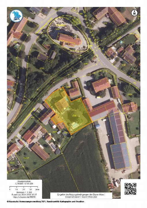 Luftbild der Liegenschaft Pfarrer-Wimberger-Str. 5 in Osterhofen mit Grundstücks- und Flurstücksgrenzen, Straßenbezeichnungen und Höhenlinien