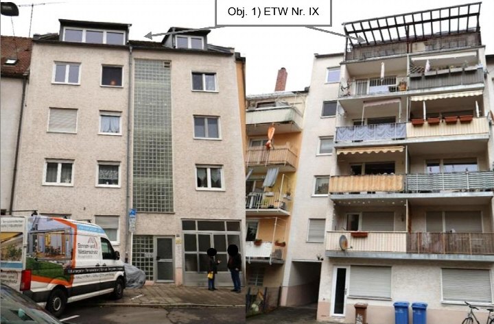 Außenansicht eines Mehrfamilienhauses mit Eingang, Fenstern und Balkonen in Bamberg, Gönnerstr. 22