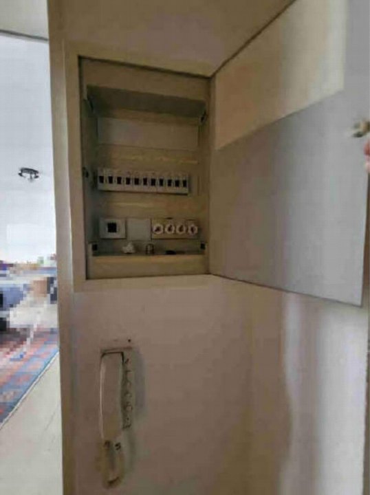 Elektrische Verteilungskabine im Innenraum mit Schaltern, Steckdosen und Telefonanschluss in Ludwigshafen am Rhein