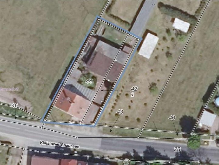 Luftbild des Grundstücks Klaistower Chaussee 1 in Beelitz mit umliegenden Parzellen und Straßenbezeichnung