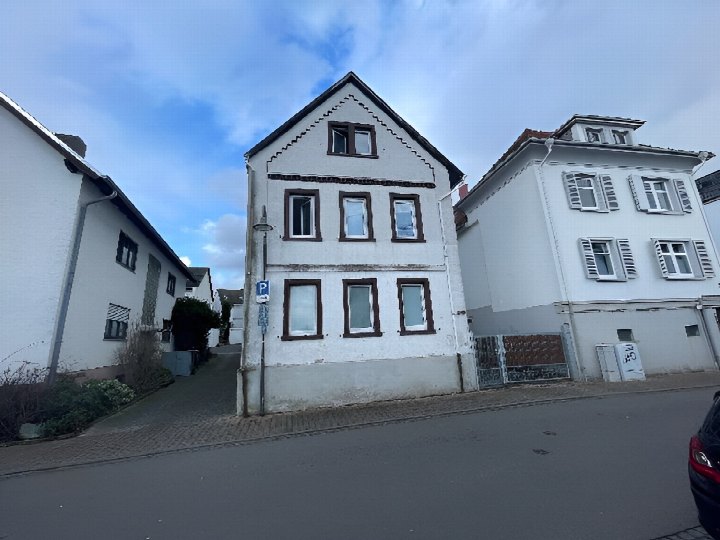 Außenansicht vorne — Mehrfamilienhaus in Karben, Rathausstraße 29