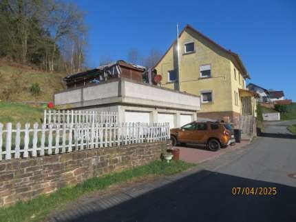 Außenansicht vorne — Zweifamilienhaus in Michelstadt, Finkenbacher Straße 19