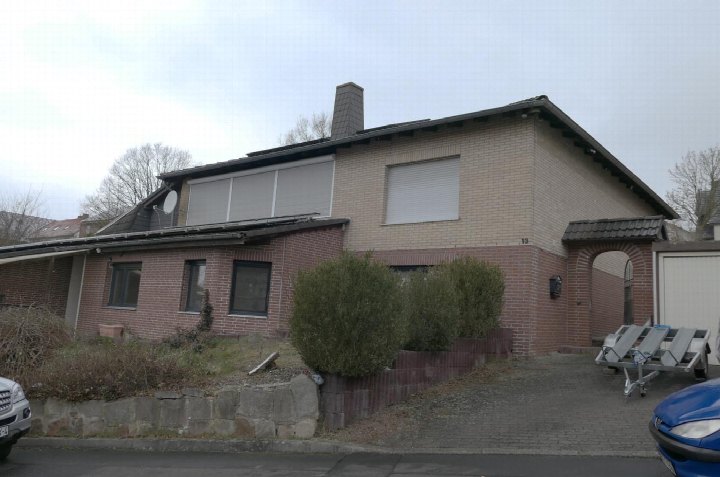 Außenansicht vorne — Einfamilienhaus in Edermünde/Holzhausen, Am Kriesrain 13