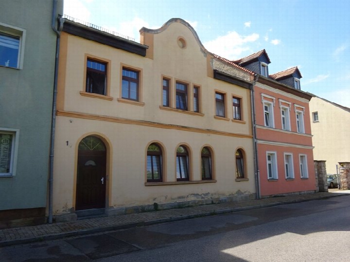 Außenansicht vorne — Zweifamilienhaus in Weißenfels, Dammstraße 14