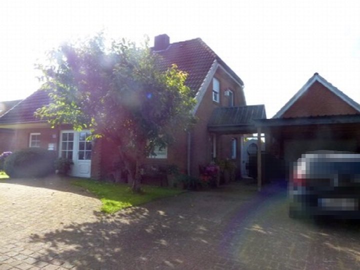 Außenansicht vorne — Unbekannt in Reher, Einfamilienhaus nebst Garage und Carport bebauten Grundstücks Amselweg 10