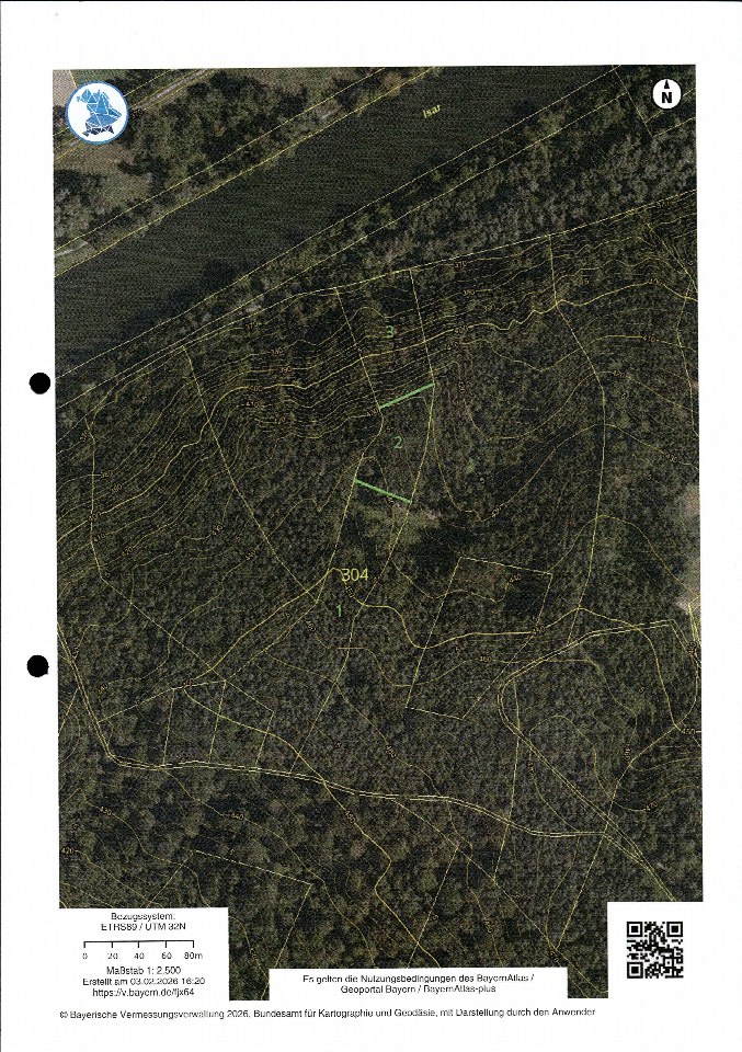 Aerial view of Schlösselberg, Niederaichbach-Hüttenkofen, mit Wald, Konturlinien und Flurstücksgrenzen, Maßstab 1:2.500