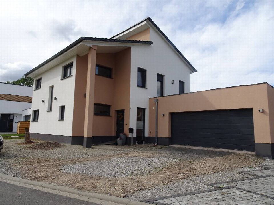 Einfamilienhaus mit angebauter Garage und Einfahrt, Silberhausen, Dingelstädter Straße